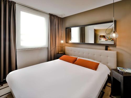 Una cama o camas en una habitación de Adagio Grenoble Centre