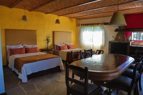 Postel nebo postele na pokoji v ubytování Hotel Villa Cassis