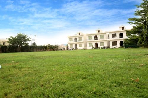 En have udenfor Aravali Hills Resort