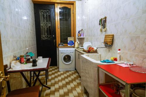 
Кухня или мини-кухня в Guest House Mariami
