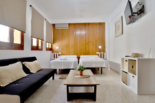 a living room with two beds and a couch at La Terraza de Alfaros & Parking Gratuito in Córdoba