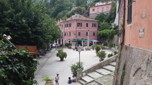 a group of people walking down a city street at La Casalina dell'Elba in Marciana