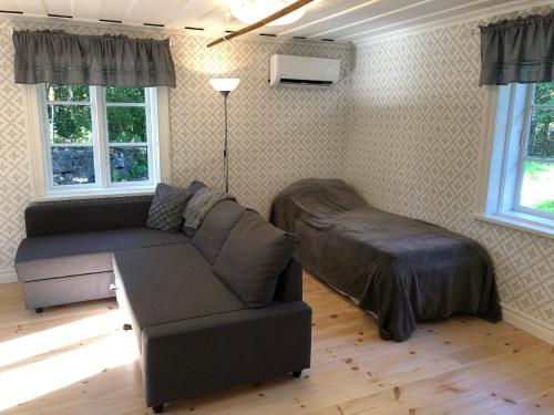 เตียงในห้องที่ Nedanby | Cottage | Idyllic location | Porch | Grill
