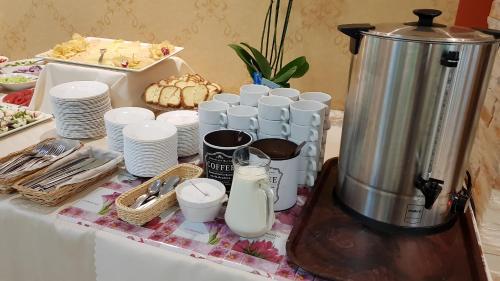 Příslušenství pro přípravu čaje a kávy v ubytování O.W. Krakus II - Domki i Pokoje