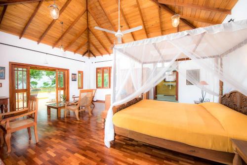 a bedroom with a bed and a wooden ceiling at Villa Rosa in Kandy