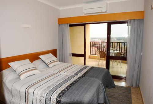 Giường trong phòng chung tại Sol Mar