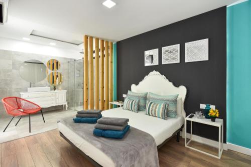 Postel nebo postele na pokoji v ubytování Cozy bungalow for 6 in Playa del Inglés GD04 by VillaGranCanaria
