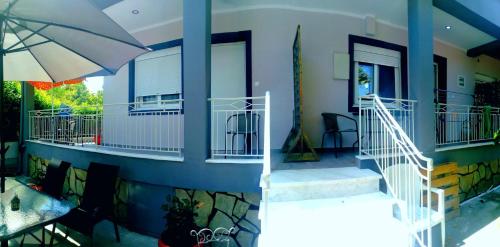 Μπαλκόνι ή βεράντα στο Katrine Seaside Rooms #PROPERTLY