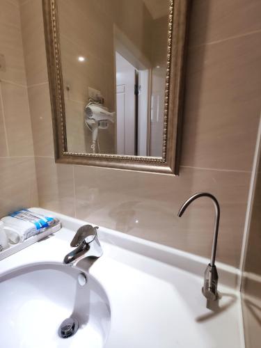 a bathroom with a sink and a mirror at Donghae13.8 in Longjing