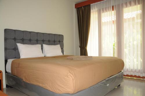 Säng eller sängar i ett rum på Hastina Hotel Lombok