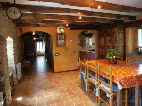 a kitchen and dining room with a table and chairs at O´Porron in Sabiñánigo