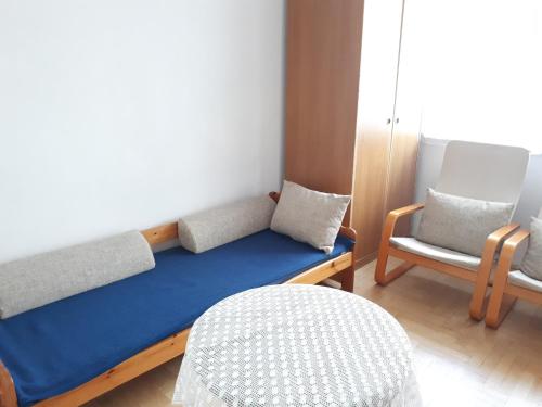 a small room with a couch and a chair at Mieszkanie 3-pokojowe Gdańsk, ul. Rybna (2/4 piętro) in Gdańsk
