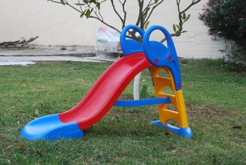 a plastic slide in the grass in a yard at Ktima Garidis in Kavála