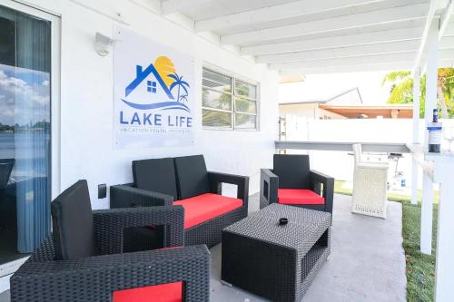 Docking Area · 3/2 Lake House - Water Activities And Docking Area