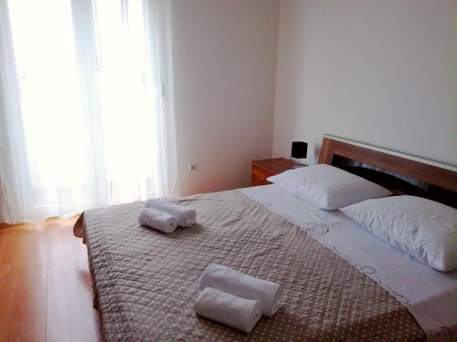 A bed or beds in a room at Apartman A&A