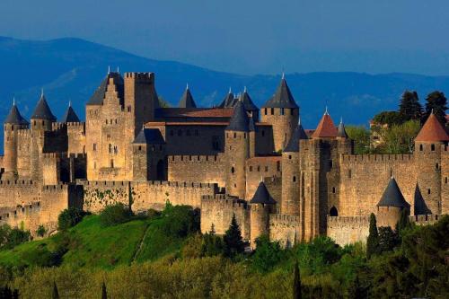 a large castle on top of a hill at VILLA VACANCES NEUVE in Bompas