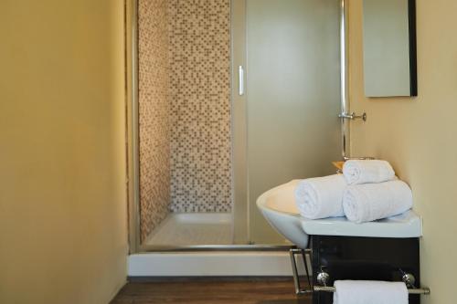 a bathroom with a shower and a sink with towels at Sette Note Guest House in Arezzo