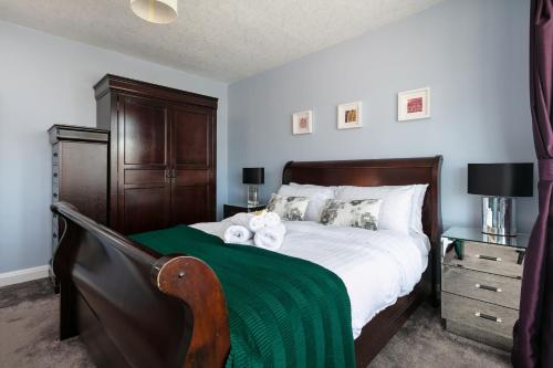 Postel nebo postele na pokoji v ubytování Rest & Recharge - Koi House