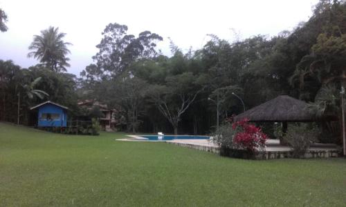 Casa Ilhabelaの敷地内または近くにあるプール