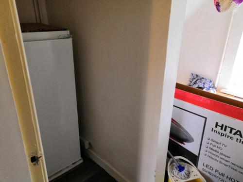 Dapur atau dapur kecil di Spacious semi detached house
