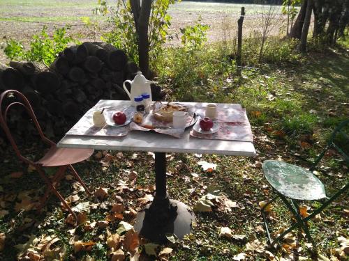 a table with food and a tea kettle on it at El Tramway Casa Antigua de Campo in San Antonio de Areco