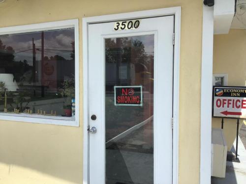 Gallery image of Economy Inn in Lumberton