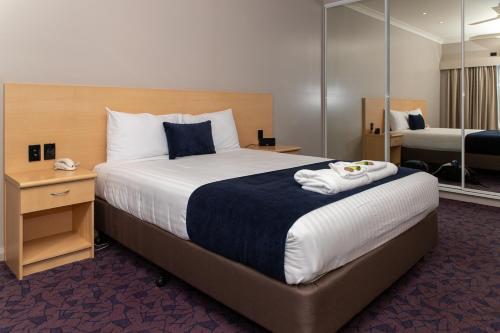 Una cama o camas en una habitación de Albert Motel