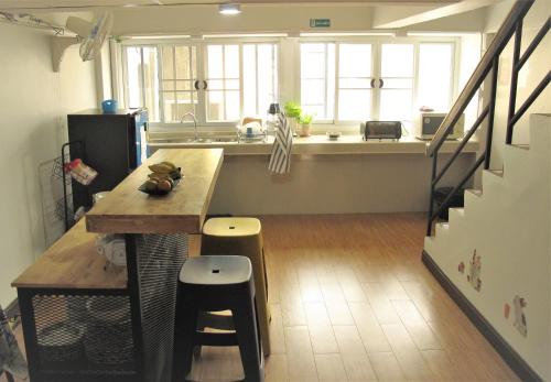 Una cocina o cocineta en Stay In Hostel