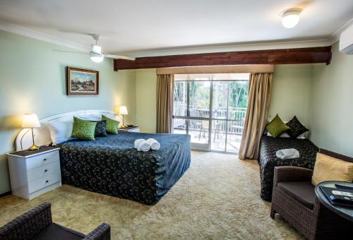 Cama o camas de una habitación en Ainslie Manor Bed and Breakfast