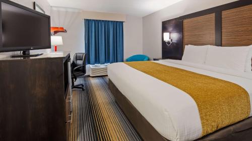 Кровать или кровати в номере SureStay Hotel by Best Western Florence