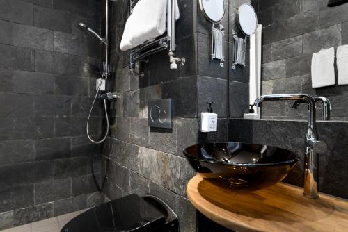 a bathroom with a sink and a bath tub at Hellstens Glashus in Stockholm