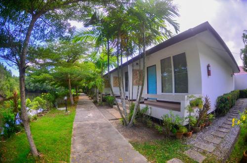 Vrt pred nastanitvijo Chaiyo Resort