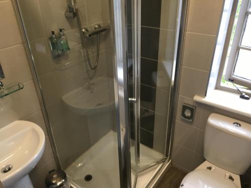 A bathroom at The Abbey Inn 