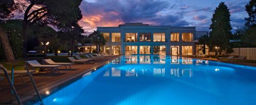 Swimmingpoolen hos eller tæt på Hotel Terme Neroniane