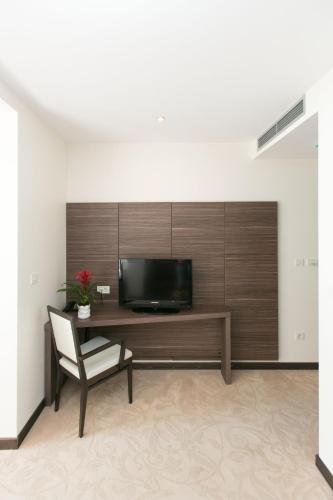 Hotel Beach Splitにあるテレビまたはエンターテインメントセンター