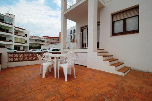 Apartment STELLA MARIS BAJO, Empuriabrava, Spain - Booking.com