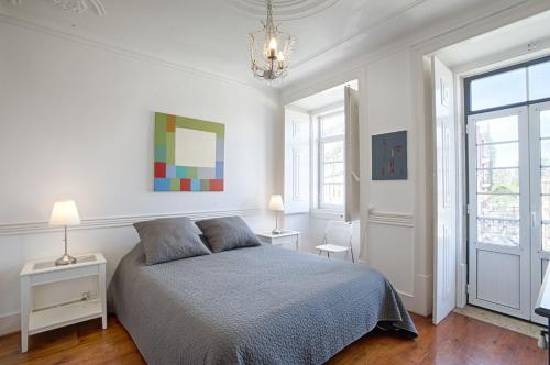 Кровать или кровати в номере BmyGuest - Príncipe Real Galeria Apartment