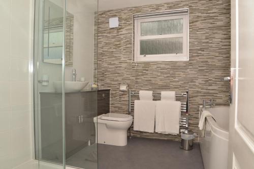 Ванна кімната в Chiseldon House Hotel