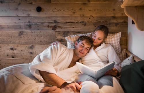 Гости Alpin Chalets Oberjoch - Luxus Unterkunft mit privatem SPA und Zugang zu 3000 qm SPA Panoramahotel Oberjoch