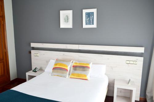 מיטה או מיטות בחדר ב-Alda Puerta Coruña