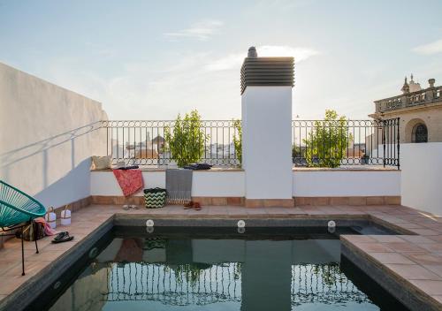 Feria Pool & Luxury