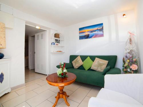 Posedenie v ubytovaní Apartment La Marina by Interhome