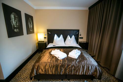 Ein Bett oder Betten in einem Zimmer der Unterkunft Hotel Seebrunn am Wallersee