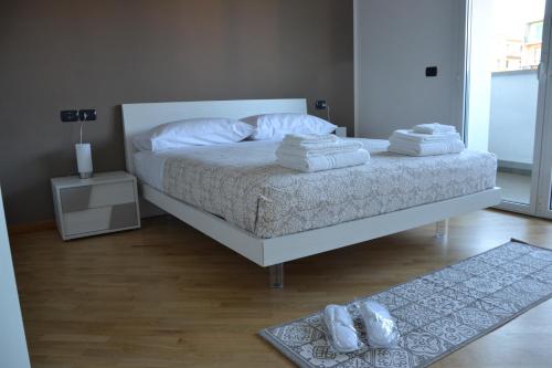 Ένα ή περισσότερα κρεβάτια σε δωμάτιο στο Apt. Acacia - Zona Ospedale Sant'Orsola e Fiera