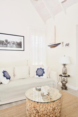  West Rock Villas -  Room  picture :   Tea/Coffee maker    Shower    Safety deposit box                           