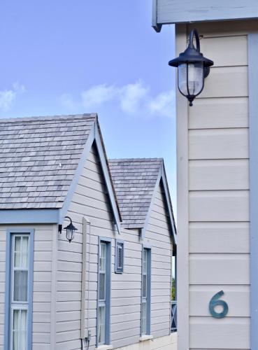  West Rock Villas -  Room  picture :   Tea/Coffee maker    Shower    Safety deposit box                           