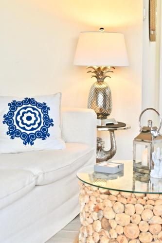  West Rock Villas -  Room  picture :   Tea/Coffee maker    Shower    Safety deposit box                           