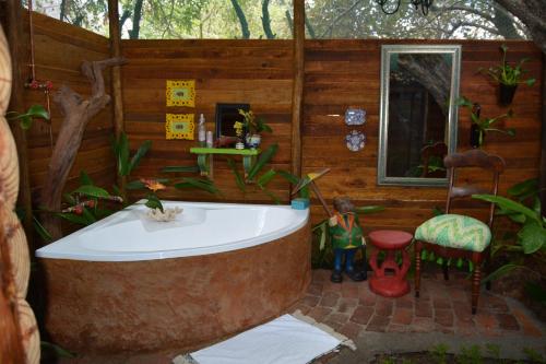 Jardín al aire libre en Wielewaal Bush Lodge