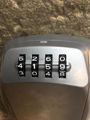 a close up of the end of a remote control at casa vacanza serena in Palazzago
