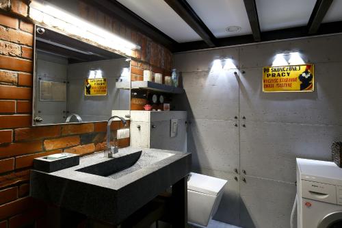 a bathroom with a sink and a mirror at Loft Szpularnia in Żyrardów